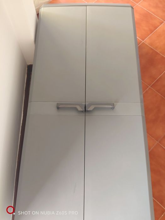 Armário alto PVC interior preto cinza