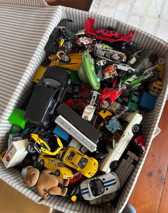 Oferta FREE - Lote carros e carrinhos brinquedos