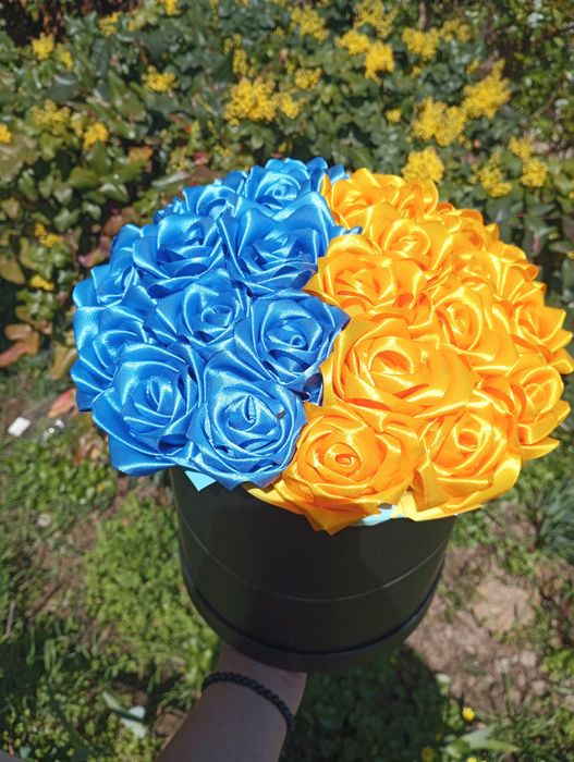 Композицію з квітів