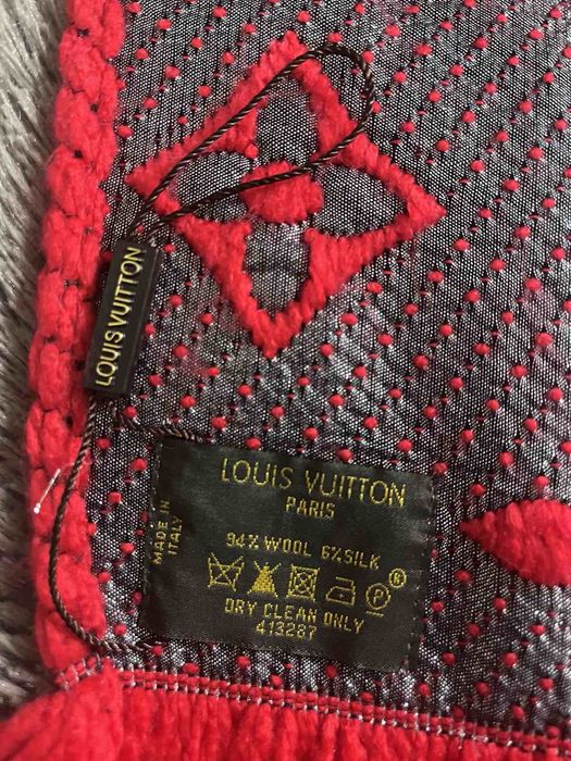Шарф Louis Vuitton виготовлений в Італії.