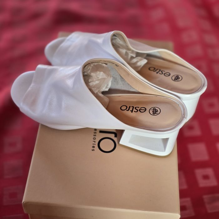 Босоножки шлепанцы , лайковая кожа Estro