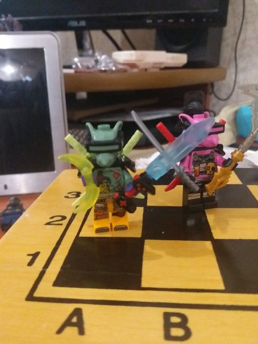 Продам редкие фигурки Lego Ninjago :Richie Prime Empire и Hausner