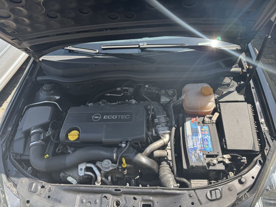 Opel Astra GTC Preto