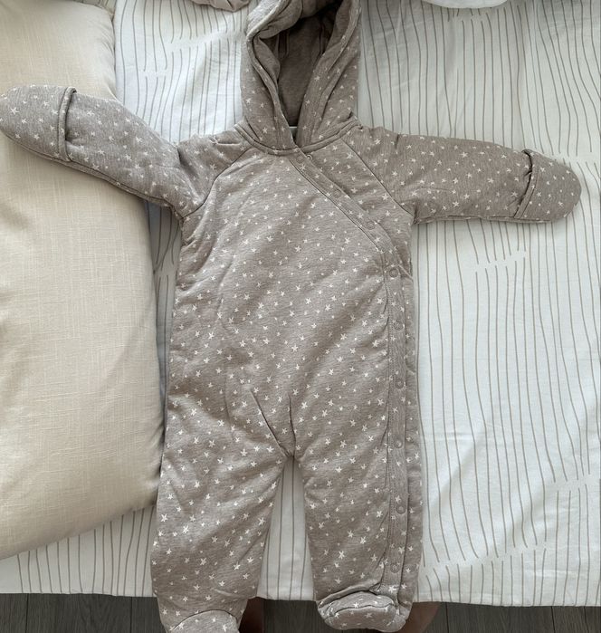 Продаю дитячий осінній комбінезон Next