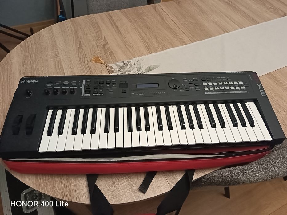 Syntezator Yamaha mx 49