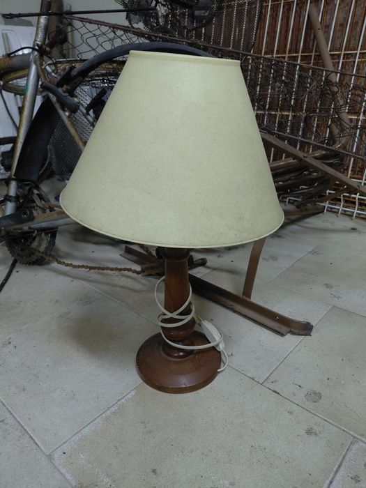 Candeeiro antigo de quarto a funcionar 5€