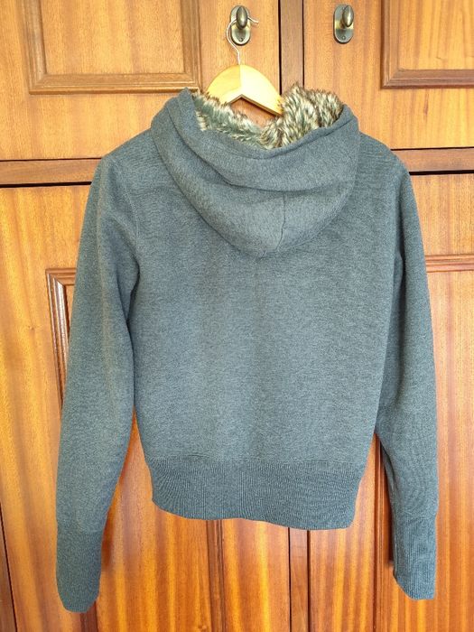 Casaco cinza com pêlo