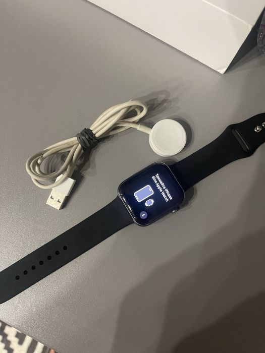 Apple Watch SE 44mm Space Gray Aluminum LTE / Cellular.