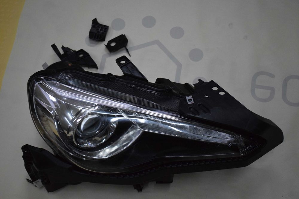 Lampa przód przednia prawa TOYOTA GT86 GT 86 XENON.europa