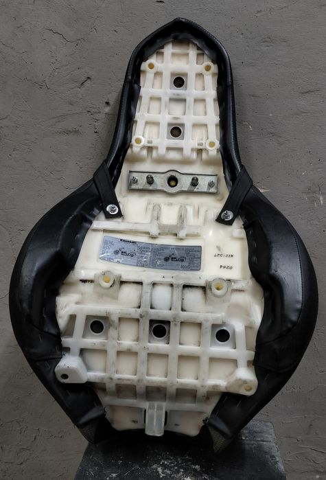 Сидіння Kawasaki Vulcan 900 custom