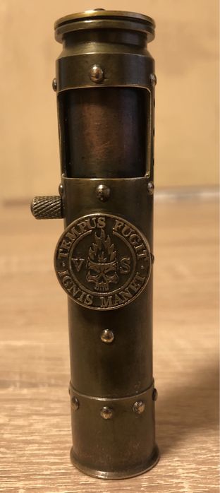 Продам бензинову запальничку .