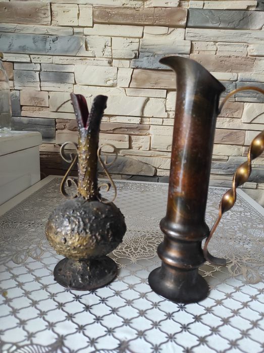 Stare, metalowe wazony