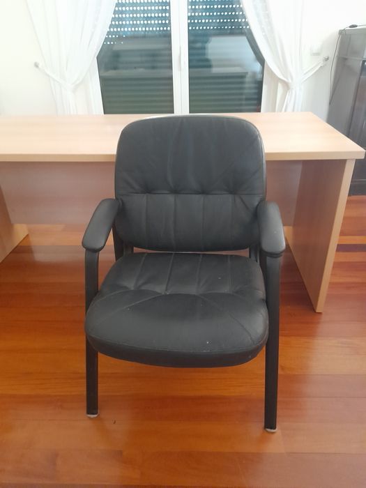 Secretaria com cadeira