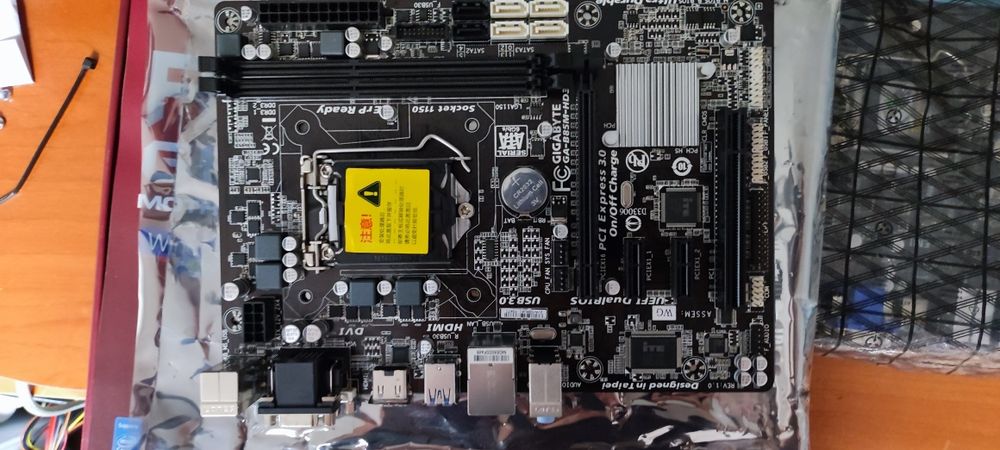 Motherboards Intel / AMD