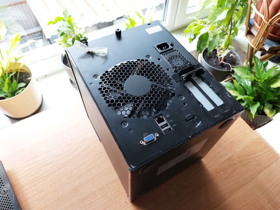 Serwer NAS HP ProLiant MicroServer N36L (na części)