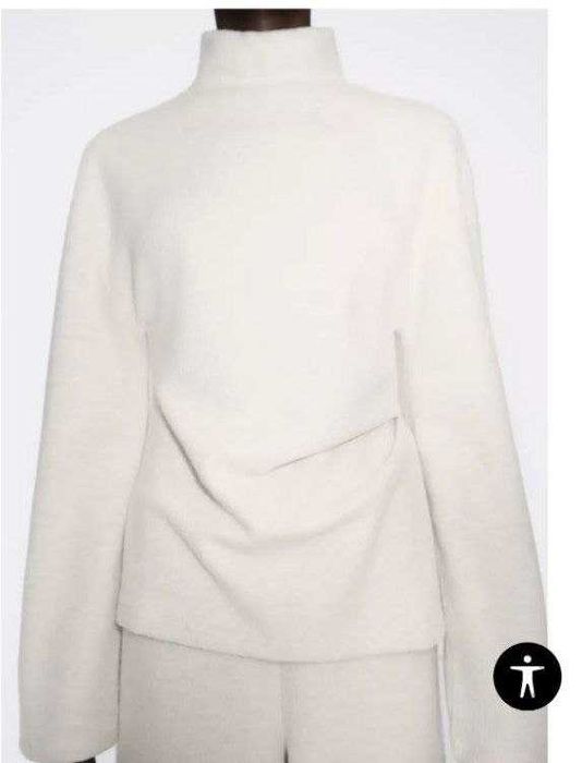 светр молочний  soft м