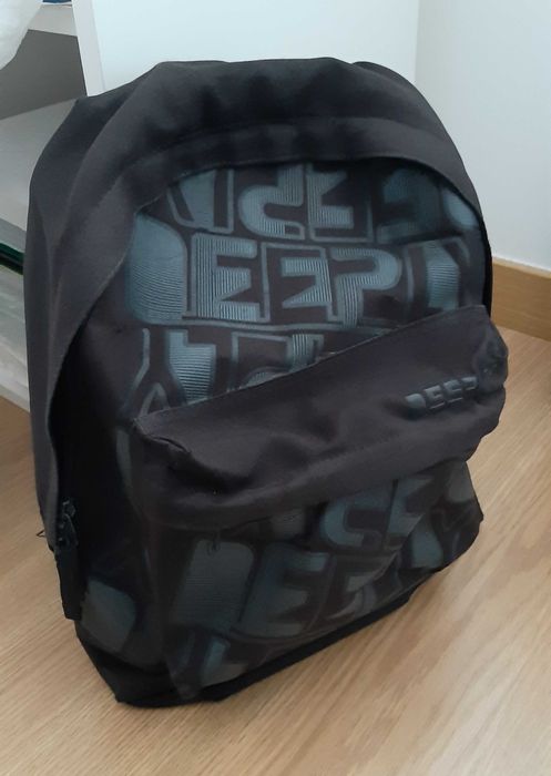 Mochila deeply preta