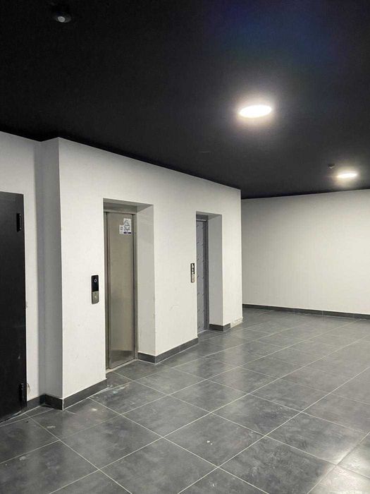 Здана Паркова Алея/ 3кімн 950за м2