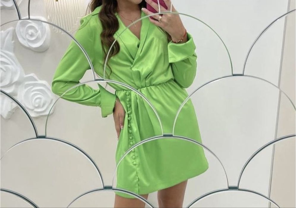 Яскрава сукня zara