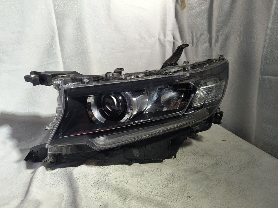 Lampa lewa FULL LED Toyota Land Cruiser Europa przód