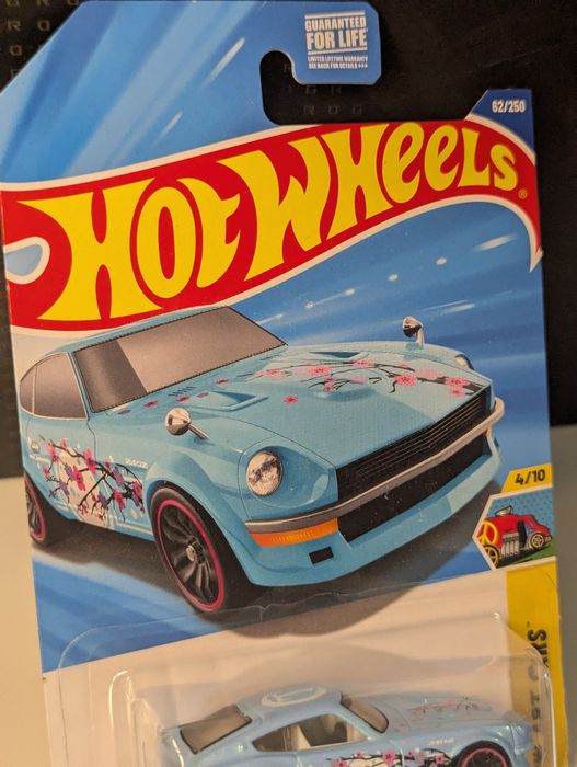 8 березня подарунок хот вілс hot wheels 240z datsun sakura сакура
