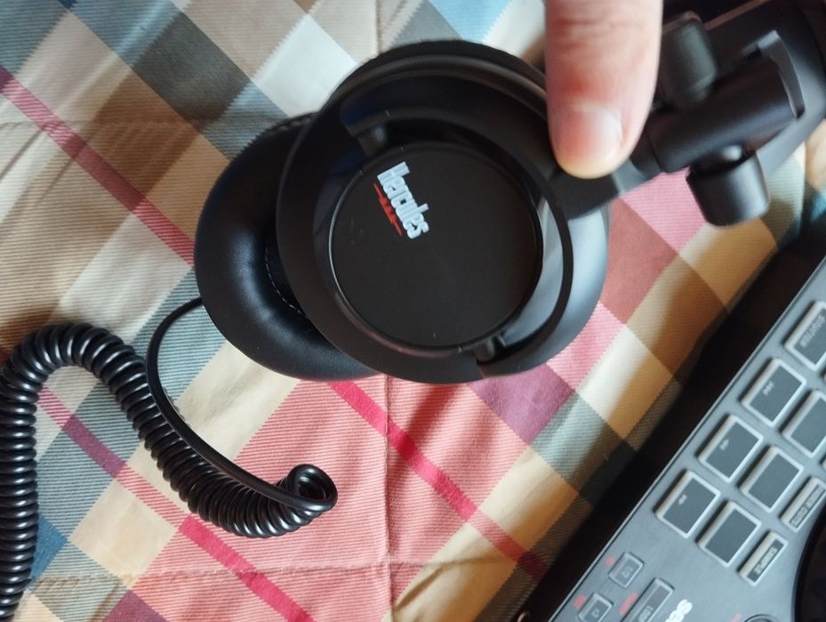 Numark Mixtrack Pro Fx mais Hércules phones