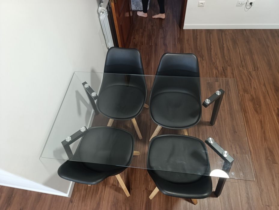 Mesa  vidro e cadeiras