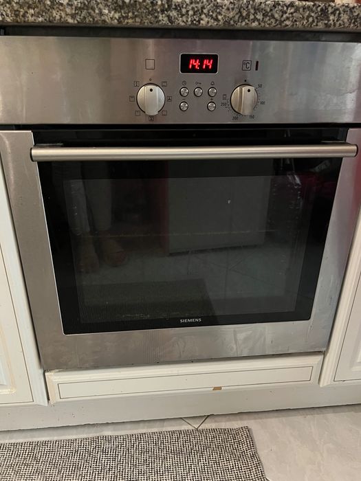 Forno de Encastre Siemens Inox Multifunções – Bom estado.