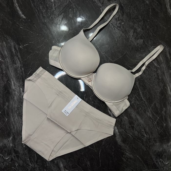 Гарна жіноча білизна