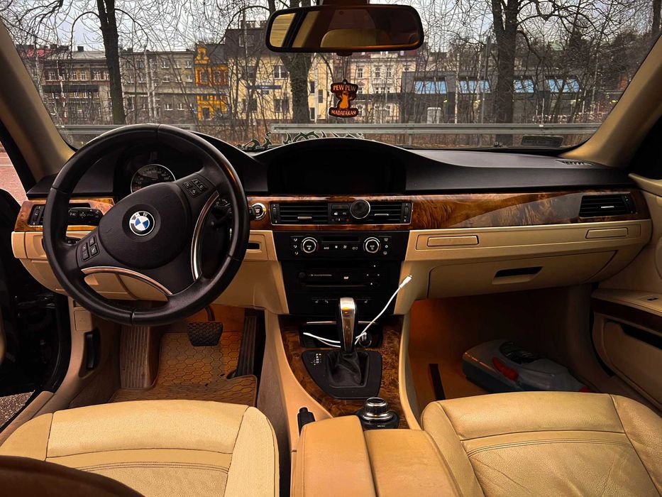 BMW e92 2.5l - silnik po dużym serwisie, wydech m3, carplay, ambient