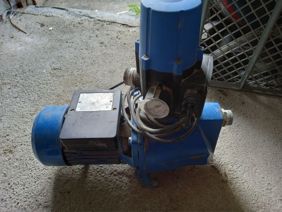 Motor de agua em bom estado