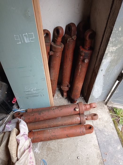 Продам гідравлічні циліндри