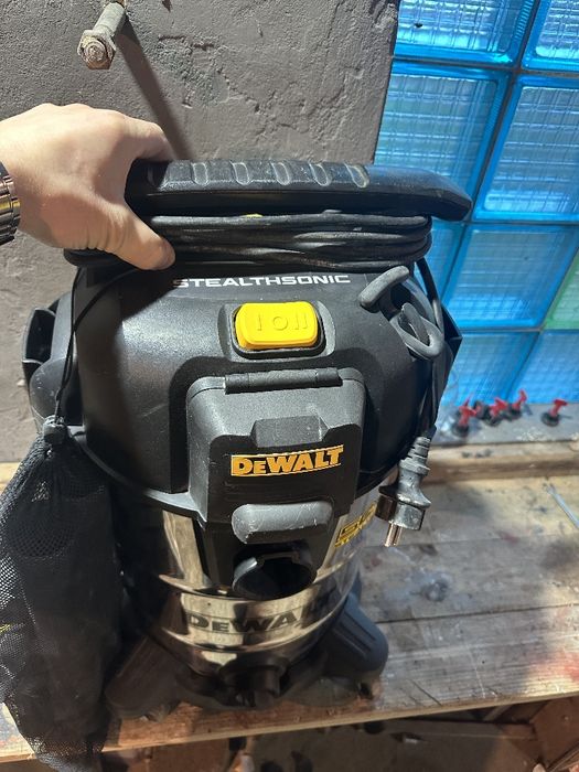 Пилосос DeWALT (750w)