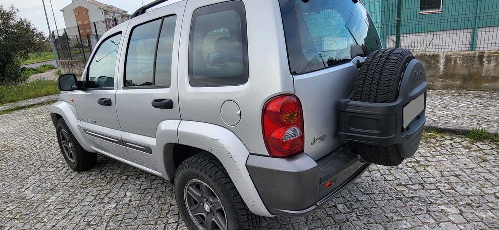 Jeep cherokee KJ Liberty 2500 crd 4x4