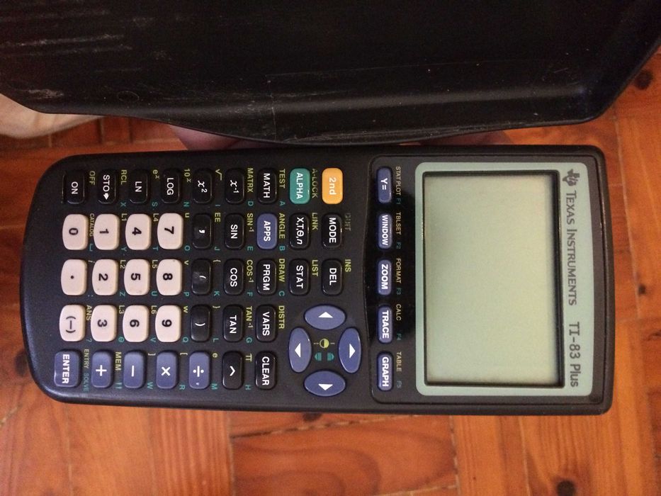 Calculadora Texas Instruments TI-83 PLus