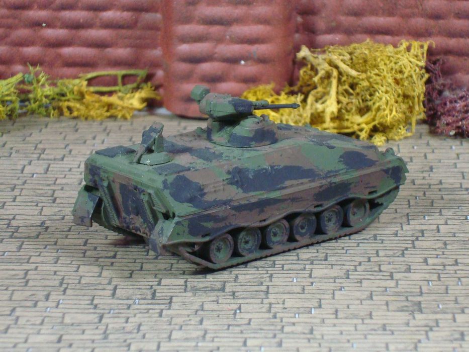 Roco Minitanks - Tanque camuflado exercito US "Marder" / 1:87 / Usado