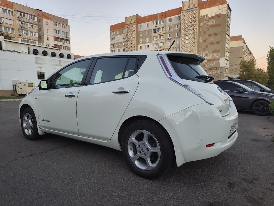 Nissan leaf в хорошем состоянии