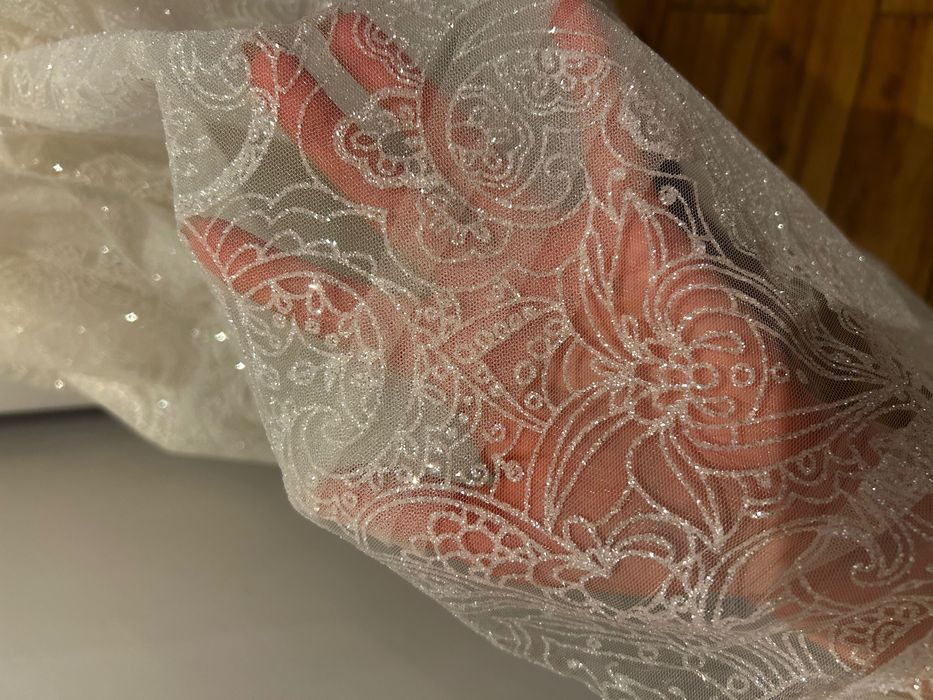 Suknia ślubna błyszcząca