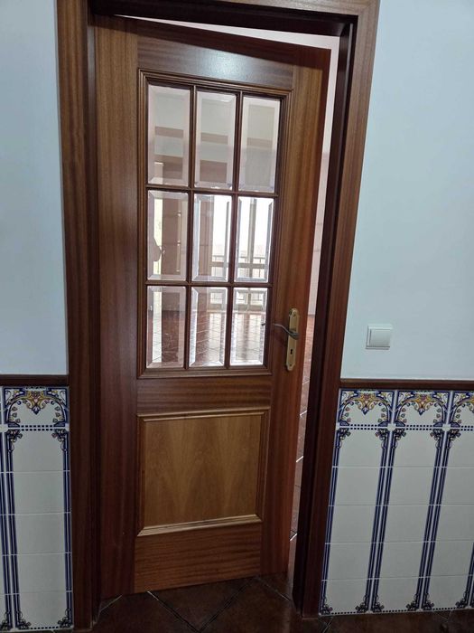 Várias Portas de Madeira