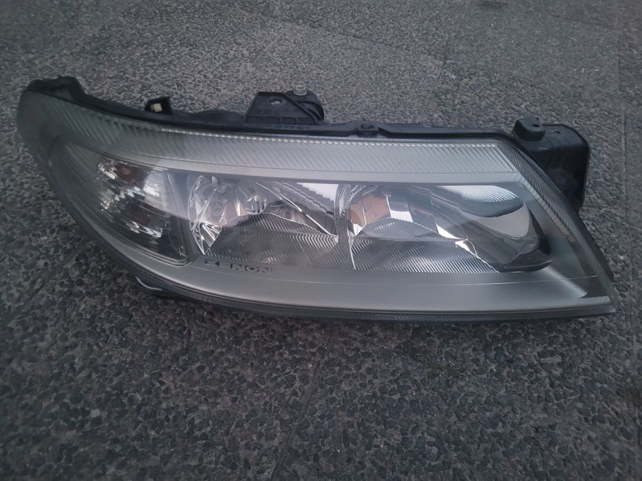 Lampa Xenon Laguna II prawy przód