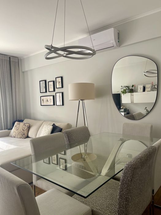 Vendo conjunto mesa e 6 cadeiras