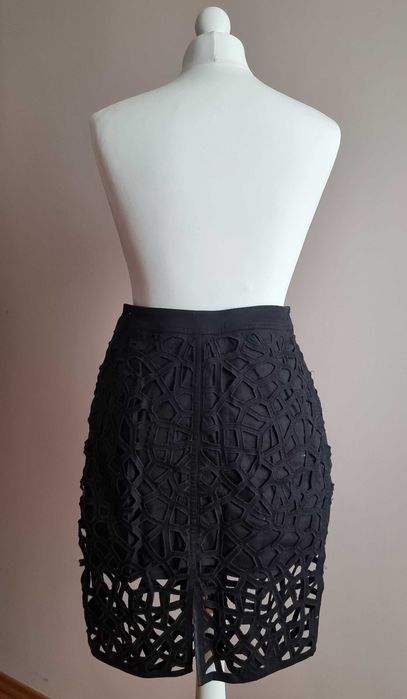 Czarna spódnica haftowana ażurowa wyszywana HM