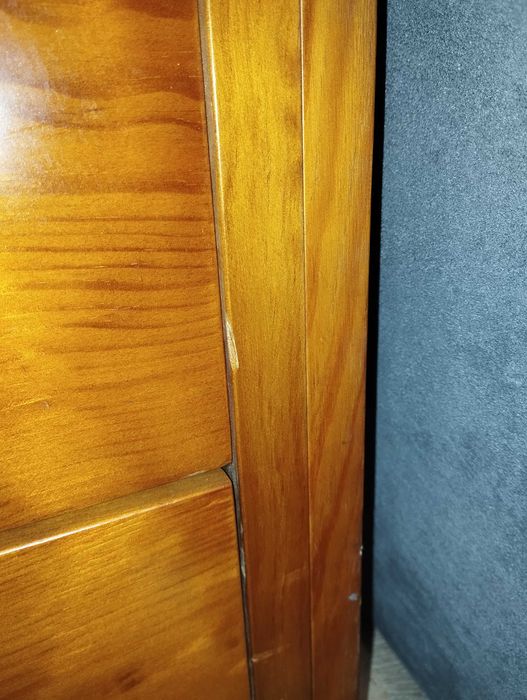 Móvel gaveteiro maciço em pinho mel