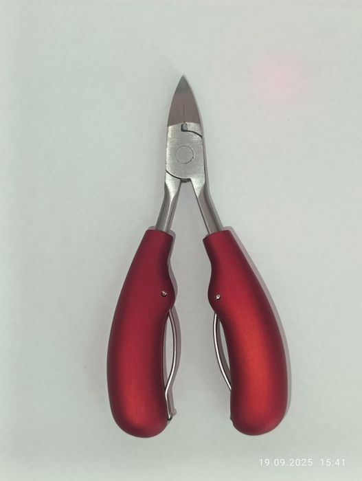 Кусачки для корекції нігтів та видалення омертвілої