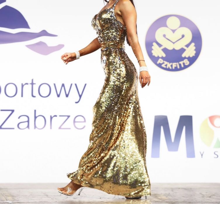 Złota suknia studniówka, zawody Fit Model