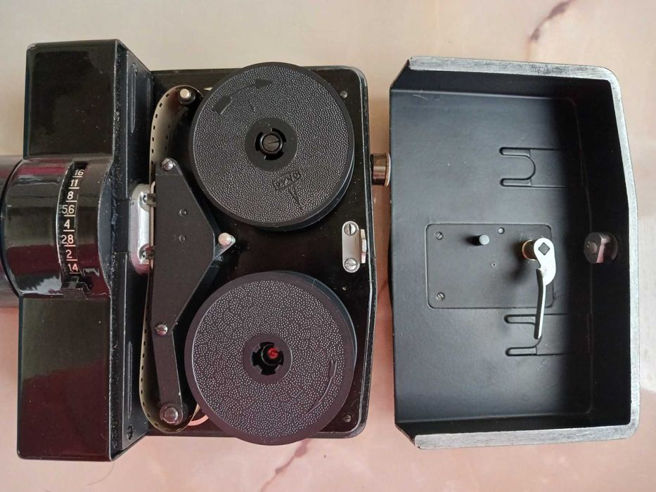 Аппарат киносъемочный Лантан ЛОМО кинокамера ссср в футляре