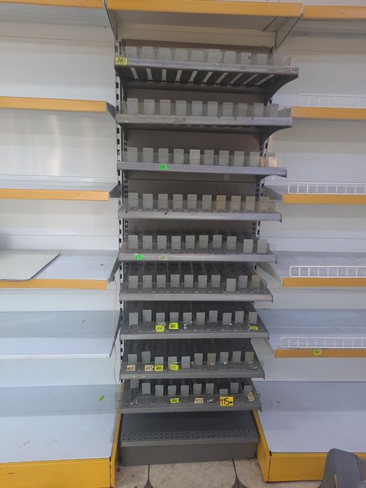 Продам торгові пристінні стелажі