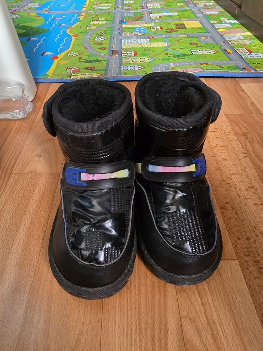 Дитячі ботінки,уггі