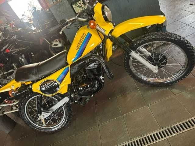 Suzuki TS 250 ER, 1981, com restauro