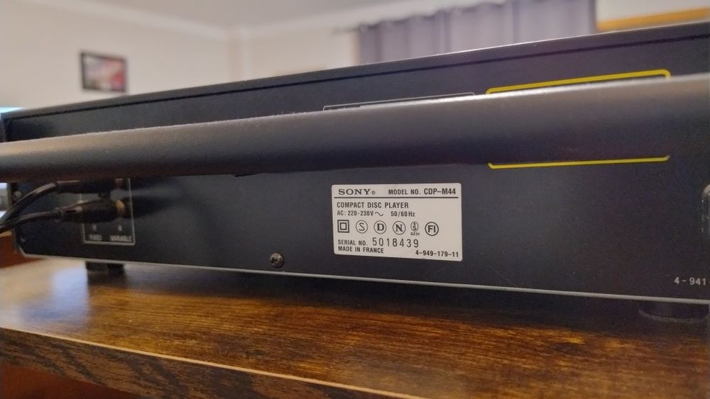 Leitor Sony CDP-M44445252308252108804